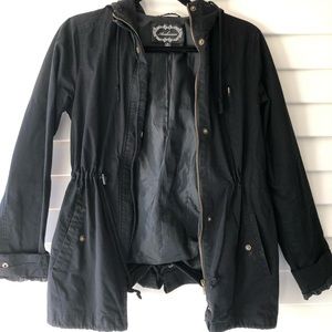Black cargo-like coat with drawstring to tighten S